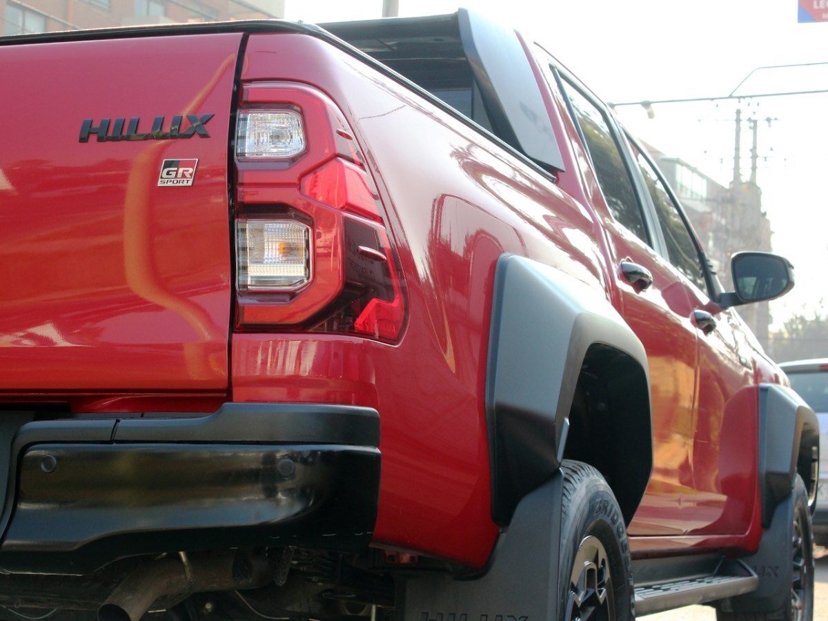 2024 Toyota Hilux miniatura 7