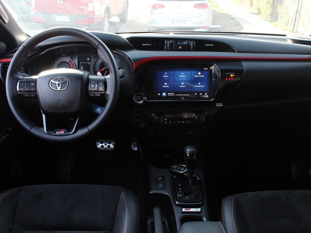 2024 Toyota Hilux miniatura 9