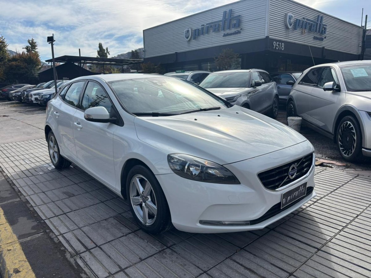 2016 Volvo V40