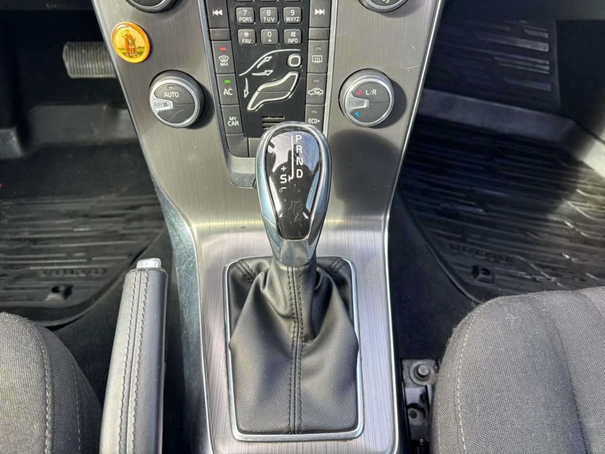2016 Volvo V40 miniatura 12