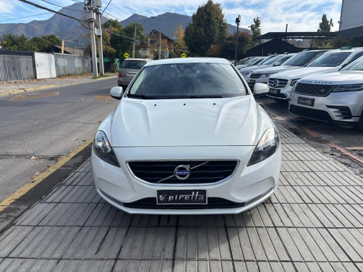 2016 Volvo V40 miniatura 2