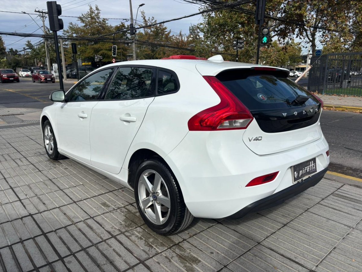 2016 Volvo V40 miniatura 4