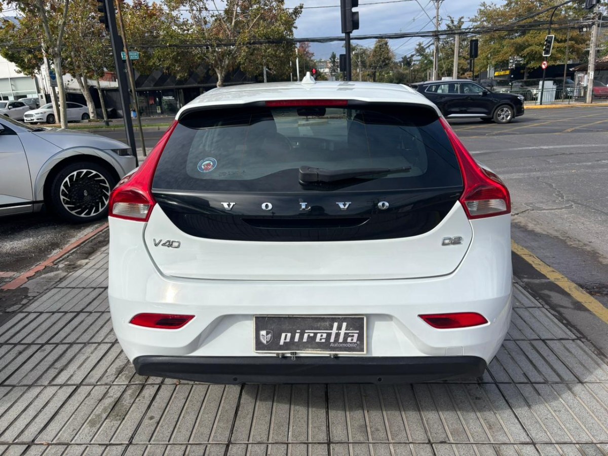 2016 Volvo V40 miniatura 5