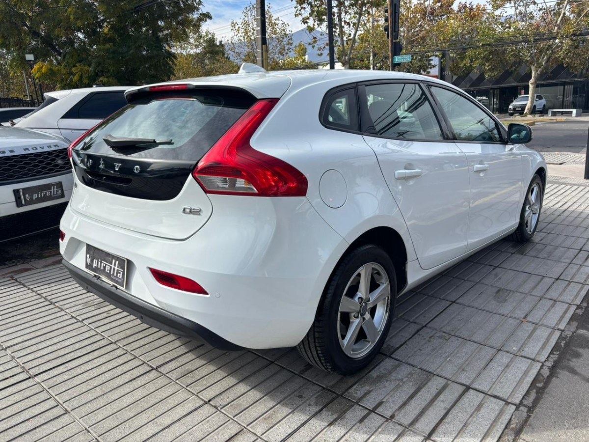 2016 Volvo V40 miniatura 6