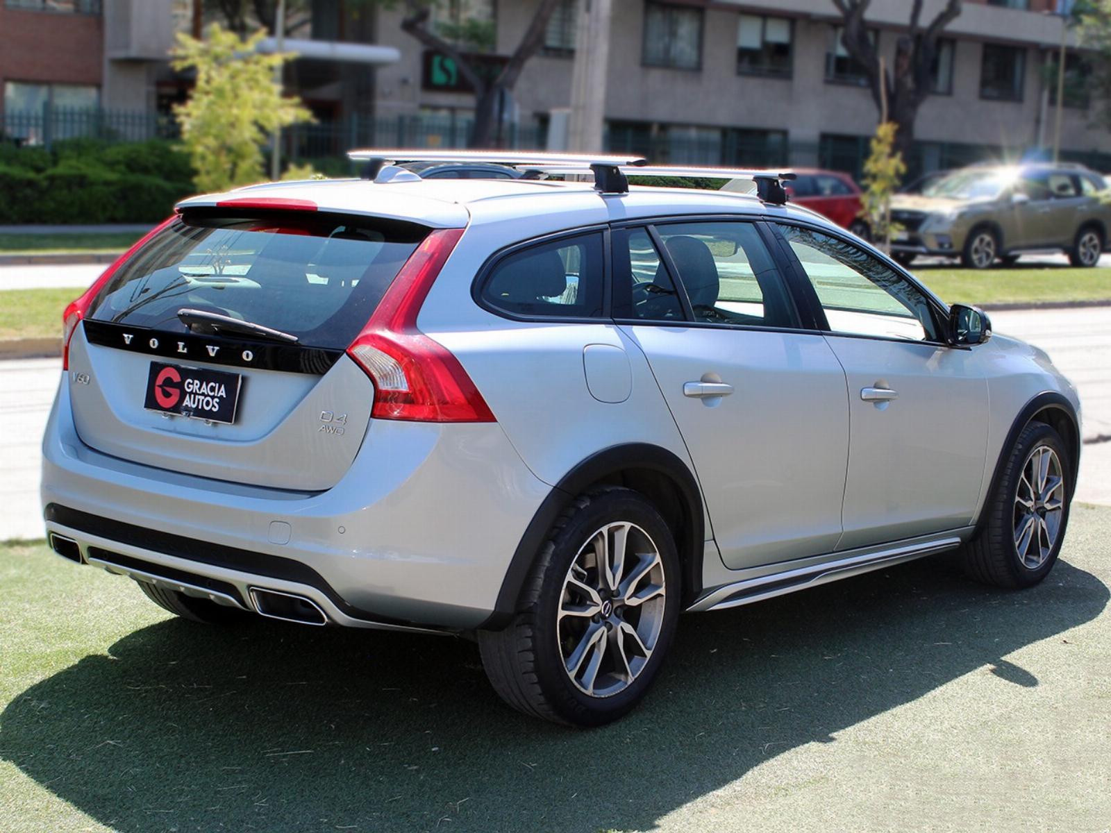 2017 Volvo V60 CC D4 miniatura 4