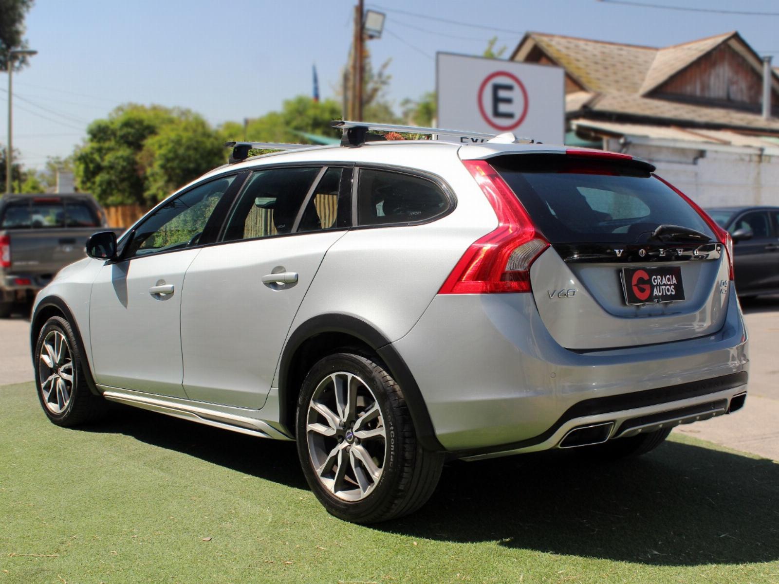 2017 Volvo V60 CC D4 miniatura 5