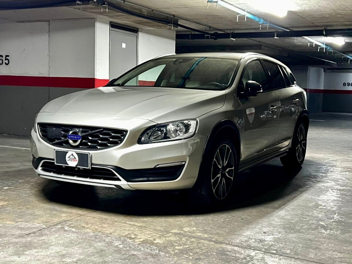 2019 Volvo V60 Cross Country imagen 1