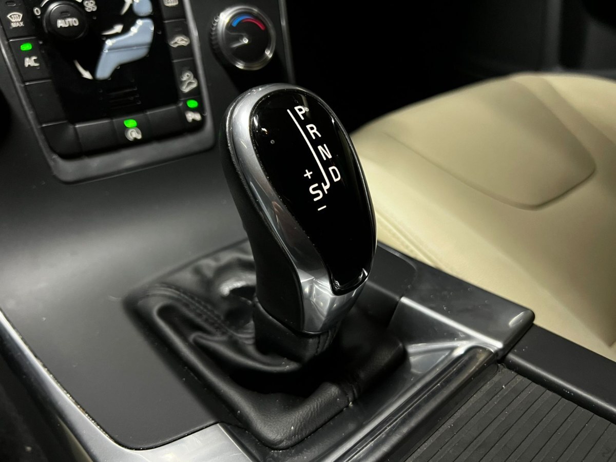 2019 Volvo V60 Cross Country miniatura 11