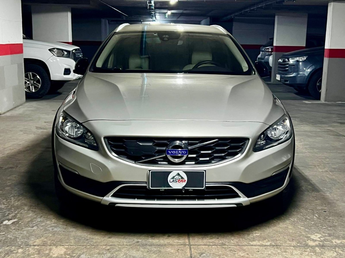 2019 Volvo V60 Cross Country miniatura 2