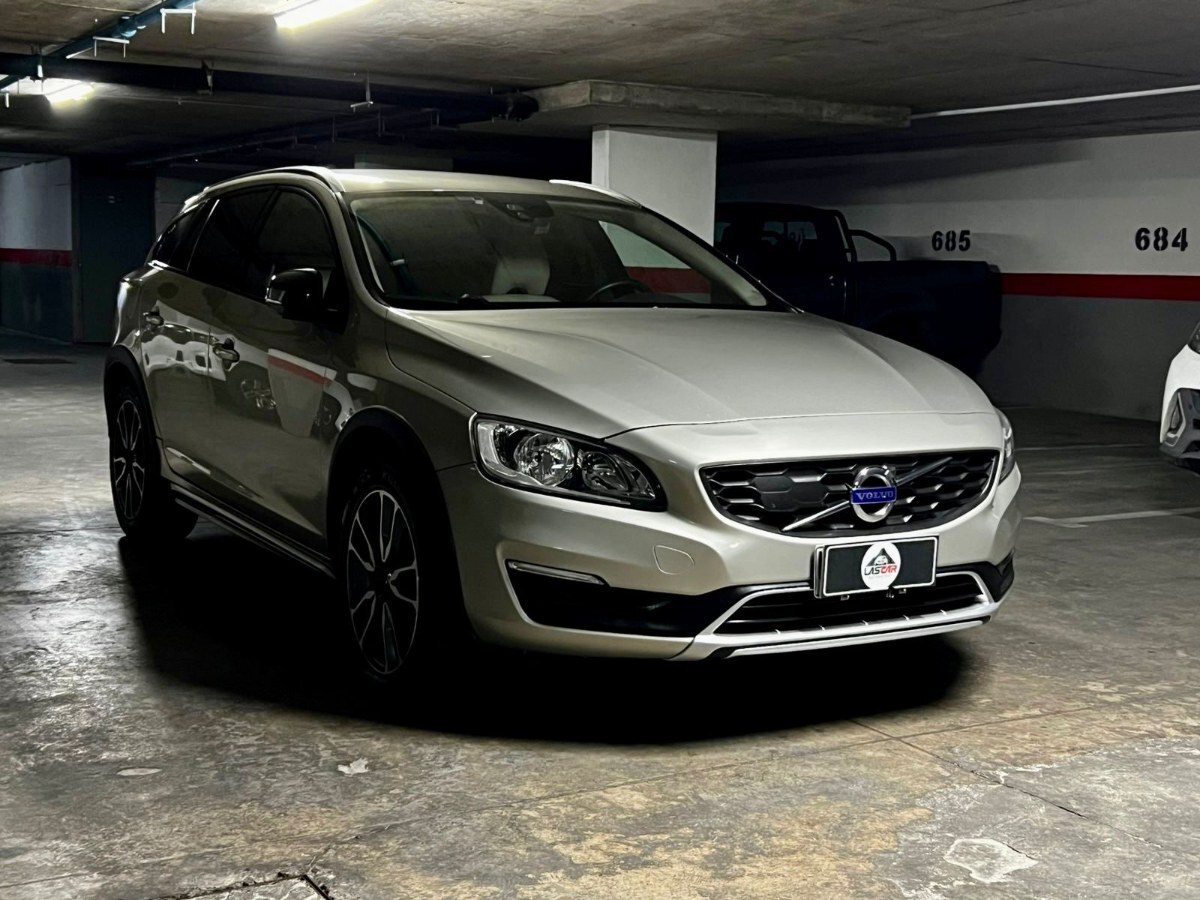 2019 Volvo V60 Cross Country miniatura 3