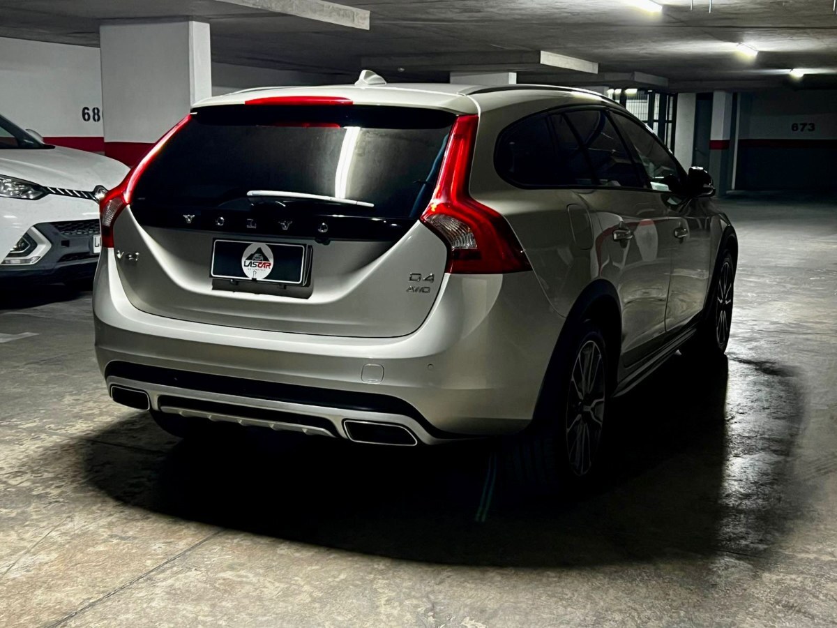 2019 Volvo V60 Cross Country miniatura 4