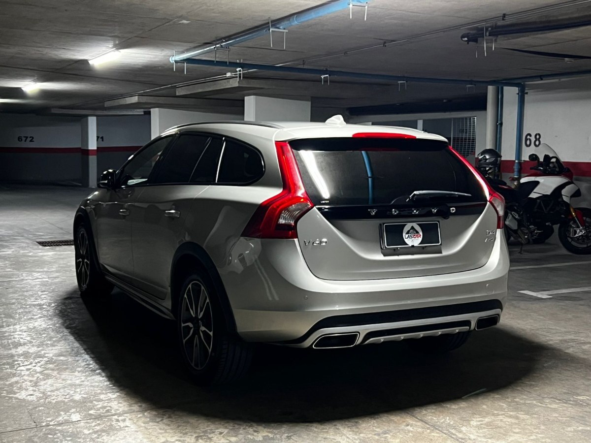 2019 Volvo V60 Cross Country miniatura 6