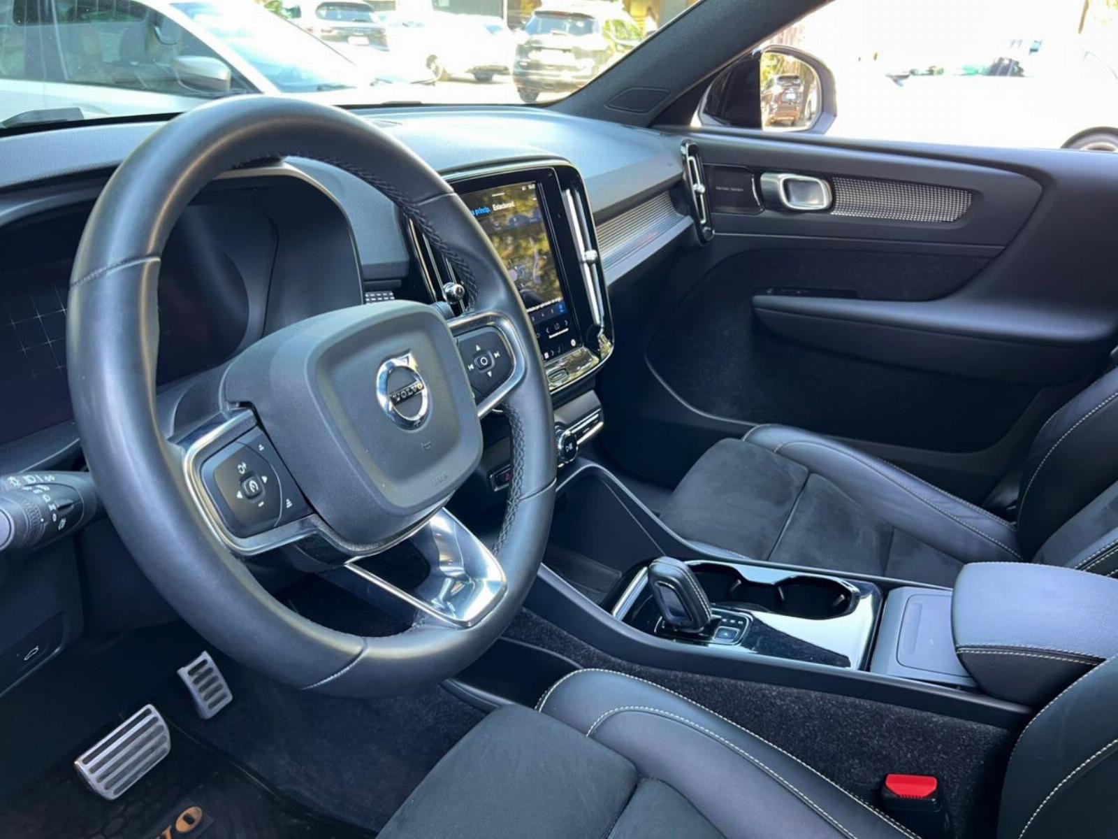 2022 Volvo XC40 P8 Recharge Twin miniatura 11