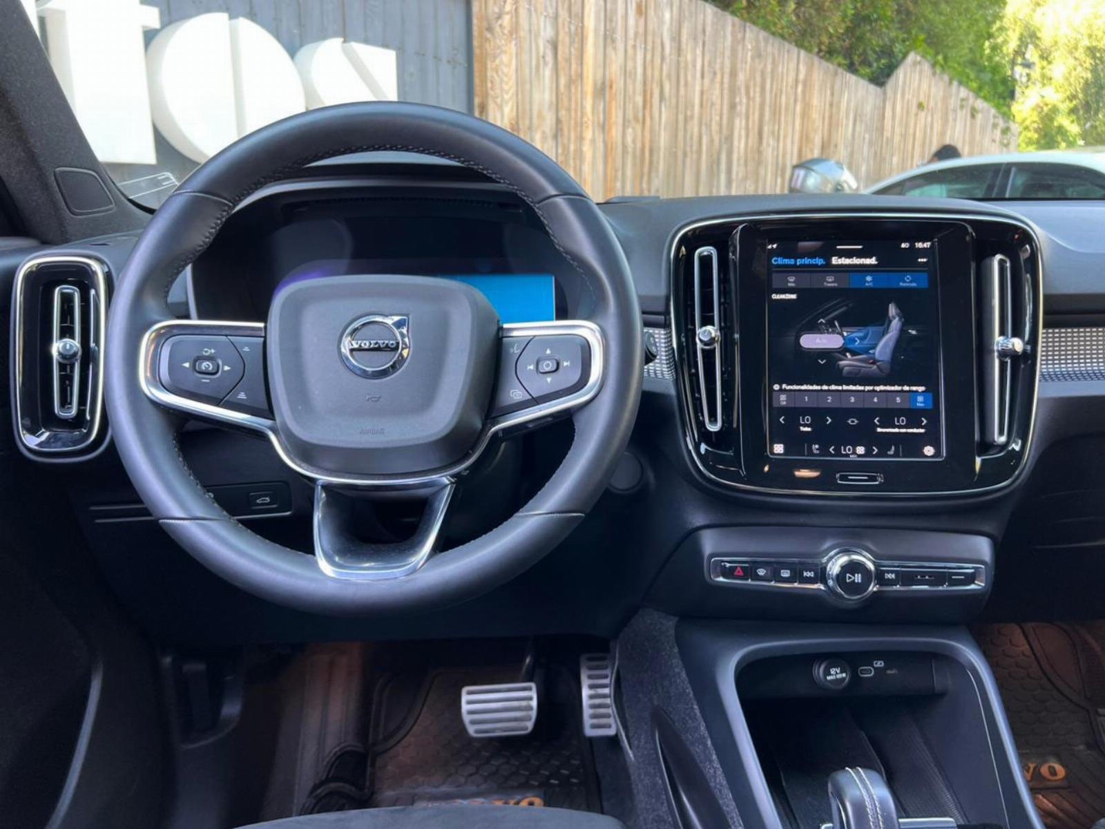 2022 Volvo XC40 P8 Recharge Twin miniatura 12