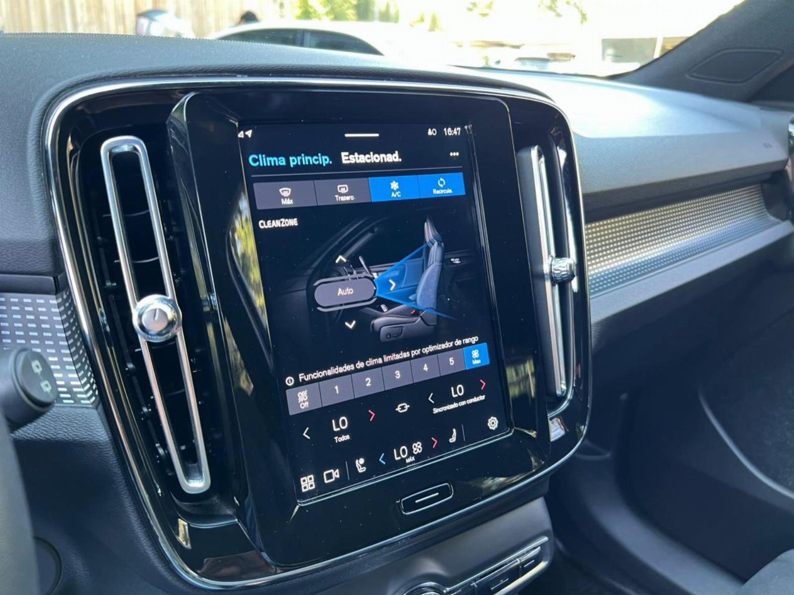 2022 Volvo XC40 P8 Recharge Twin miniatura 15