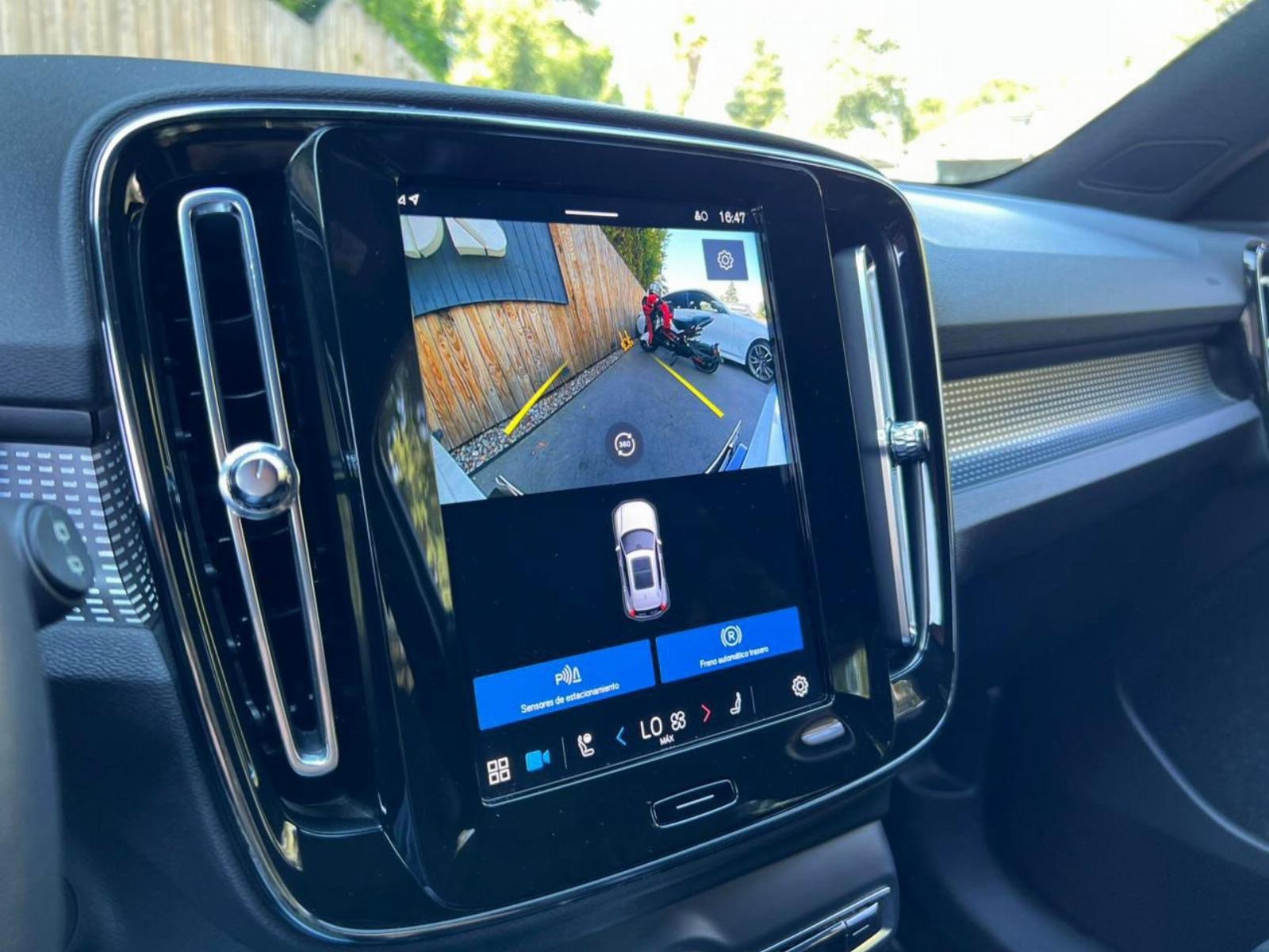 2022 Volvo XC40 P8 Recharge Twin miniatura 19