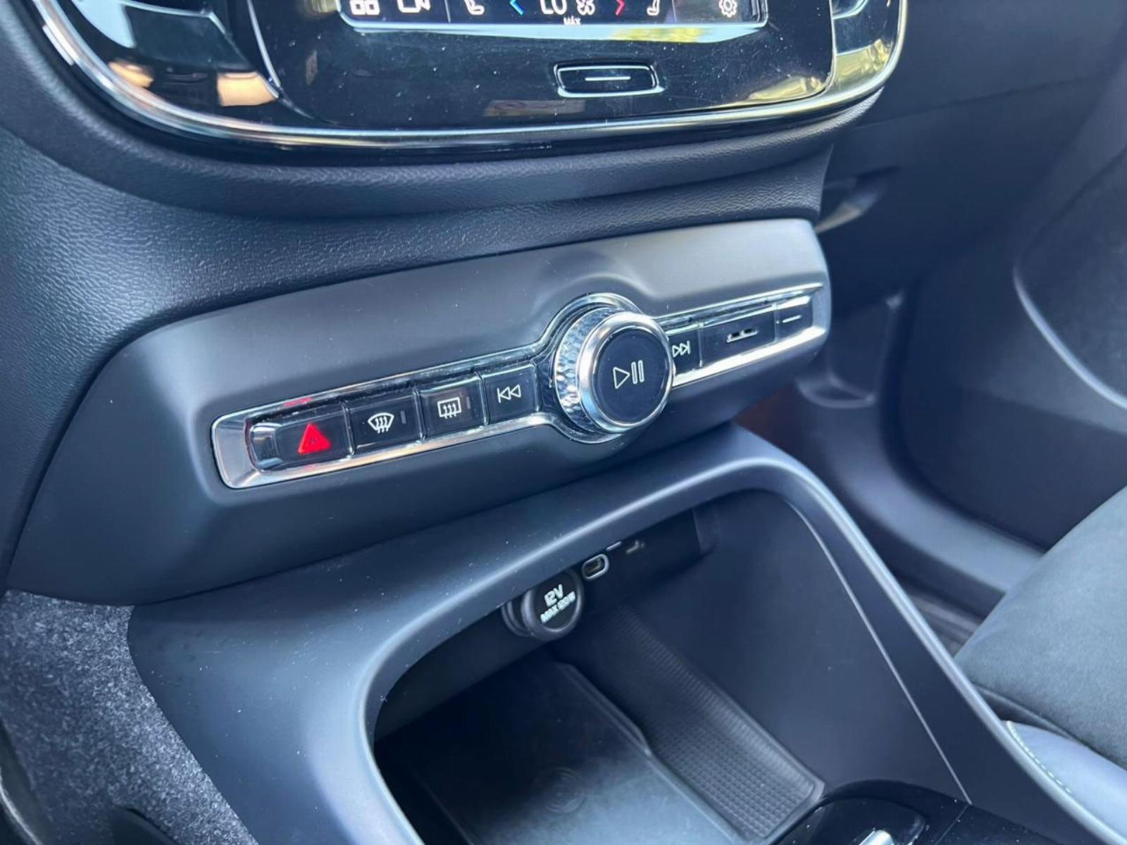 2022 Volvo XC40 P8 Recharge Twin miniatura 20