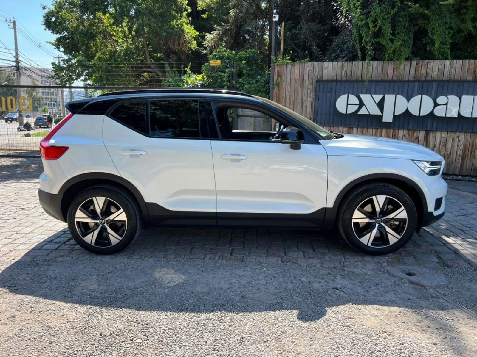 2022 Volvo XC40 P8 Recharge Twin miniatura 7