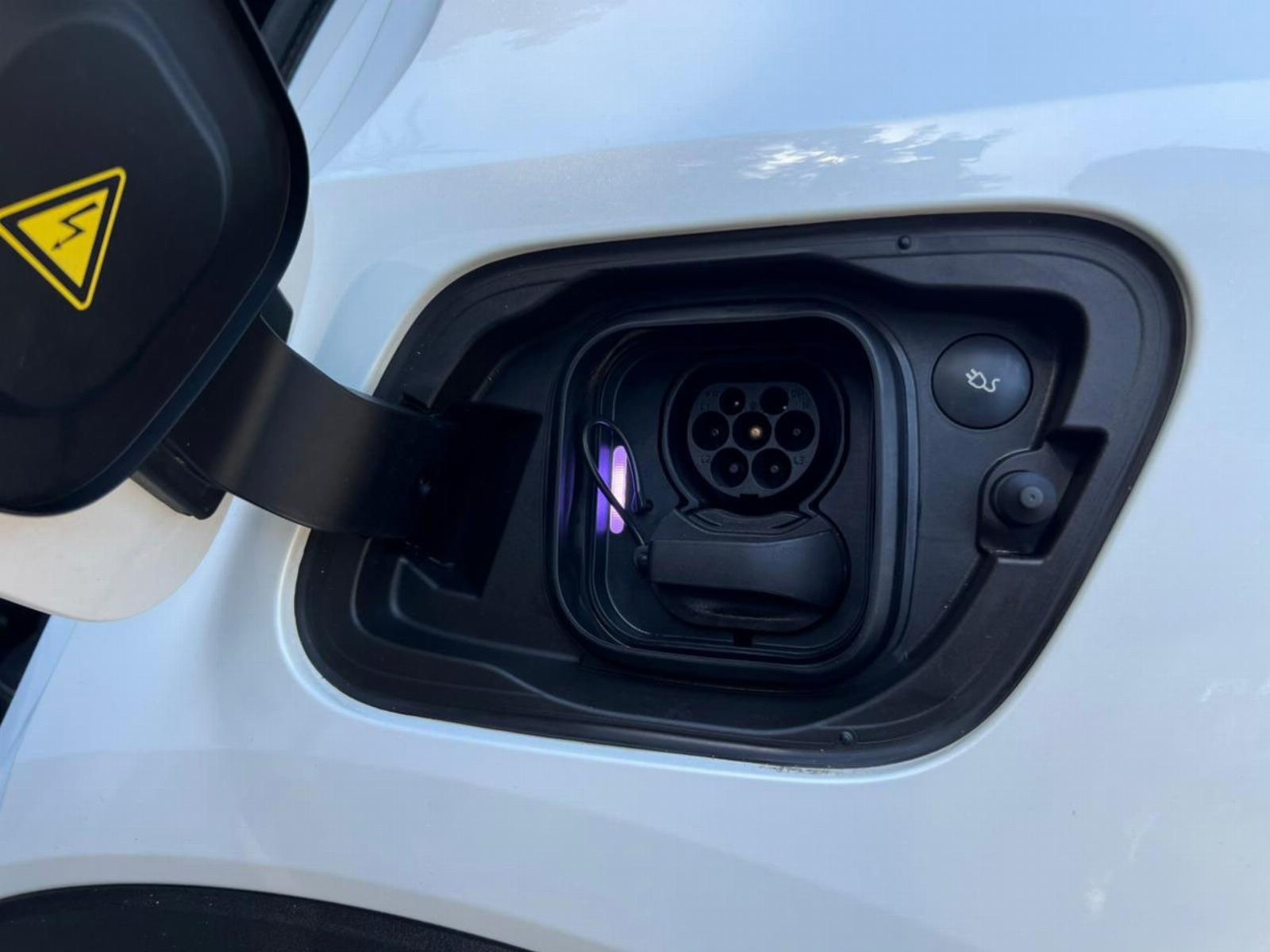 2022 Volvo XC40 P8 Recharge Twin miniatura 9